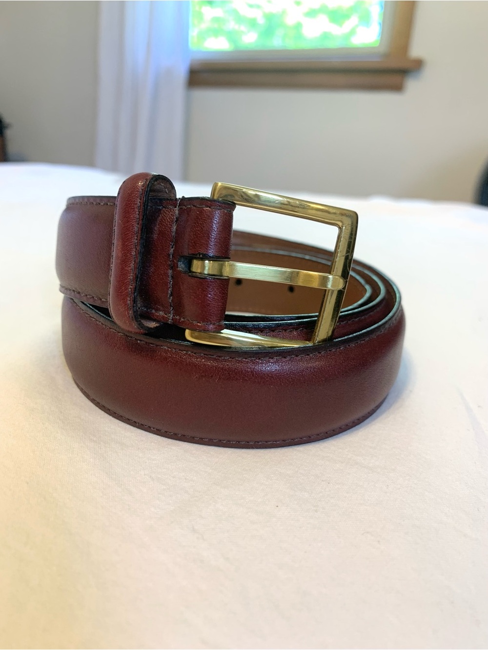 Roundtree and Yorke Leather Belt. Solid Brass Buckle. Red/brown color. Size 36